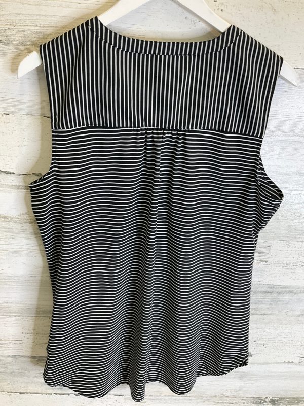 Top Sleeveless By Croft And Barrow In Black & White, Size: M Supply