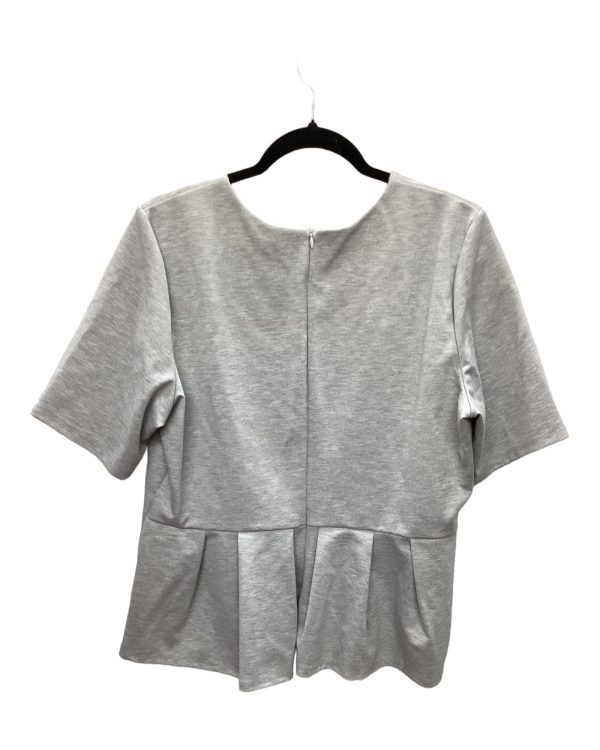 Top Short Sleeve By Simply Vera In Grey, Size: Xxl Supply