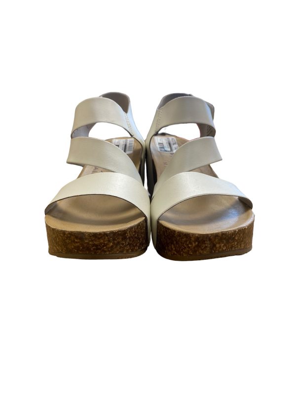 White Sandals Heels Platform Blowfish, Size 9.5 Hot on Sale